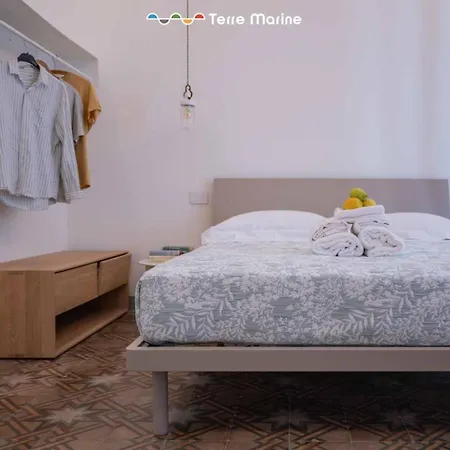 Affittacamere Le Stanze Dipinte, Terre Marine